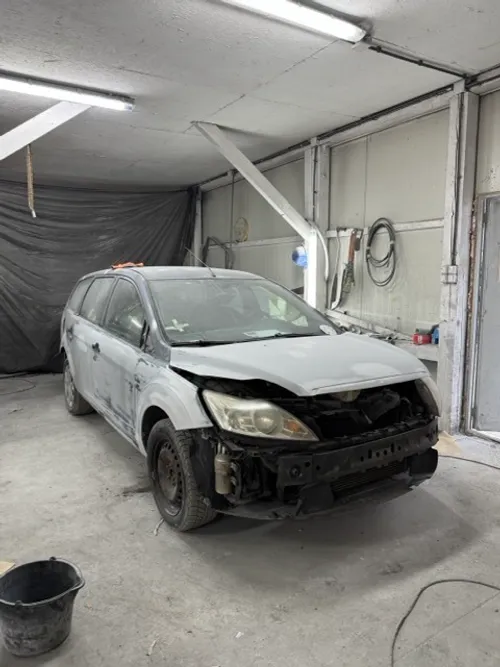 Naprawa powypadkowa – auto przed naprawą